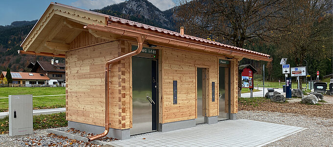 WC facility with wooden facade with mountain view