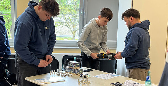 Assembling and Pressing a Phone Holder