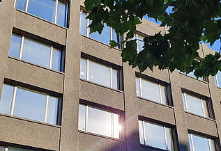 Imagen de noticia: Muro cortina de color antracita para un edificio de oficinas muniqués