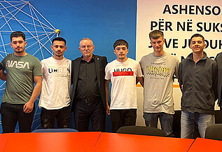 Students meet HERING employees