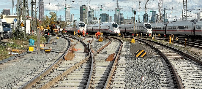 Rebuilt switches with the station and the Frankfurt skyline in the background