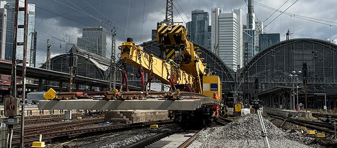 Track construction crane with track panel