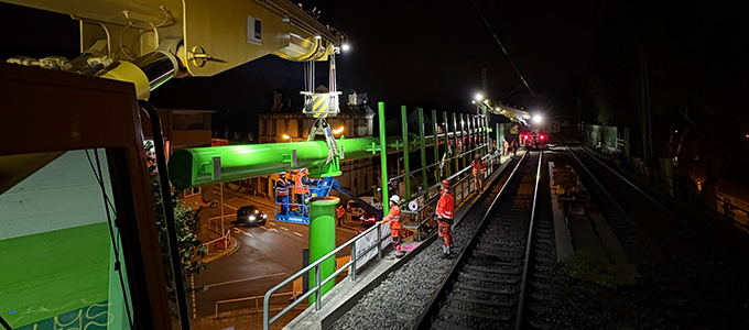 Lifting of torsion beam with railway slewing crane
