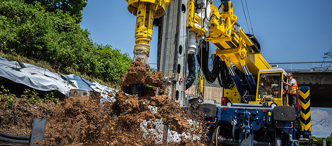 Excavation works with the track-based foundation train