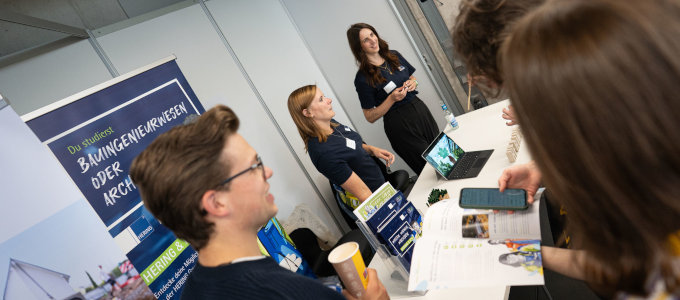 [Translate to English:] HERING-Stand beim Gießener Unternehmenstag